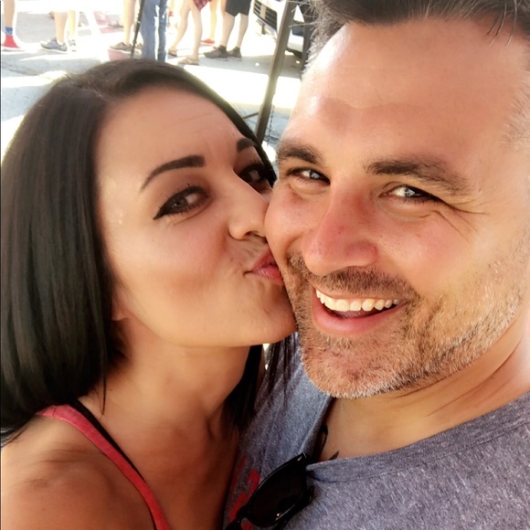 Meet your Poshers, Randy and Kat - Picture 2 of 2